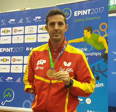José Manuel Ruiz con la medalla de bronce obtenida (GRJ)
