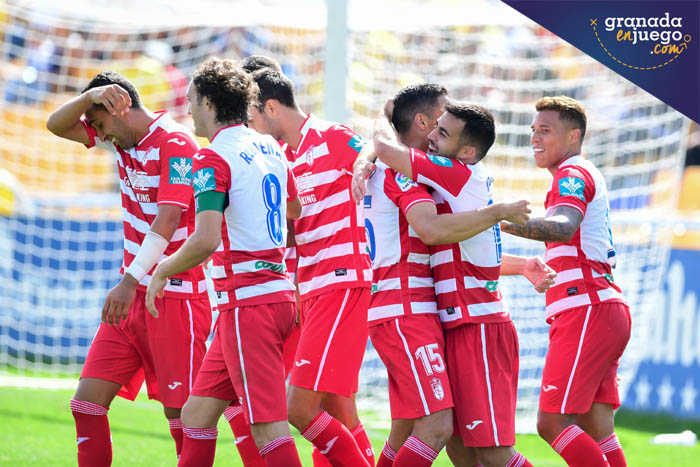 Los jugadores rojiblancos celebran el tanto de Saunier (LOF)