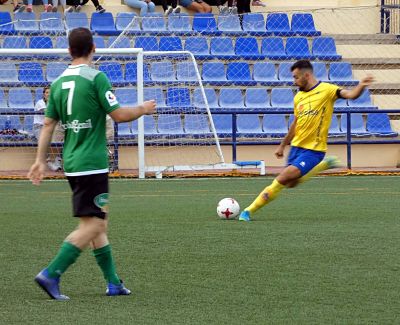 Tablas en el derbi provincial jugado en Huétor Tájar (CASTILLO)