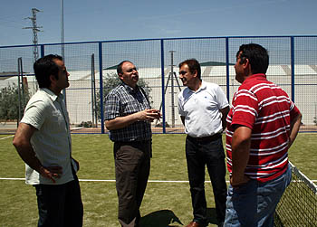 Pedro Jiménez junto a los ediles de Ventas de Huelma (GRJ)