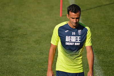 Saunier sigue al margen 