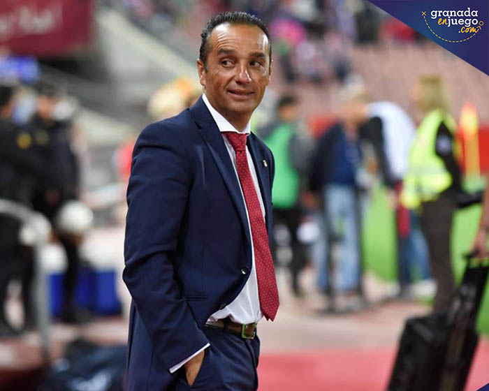 José Luis Oltra, entrenador del Granada CF (JOSÉ M. BALDOMERO)