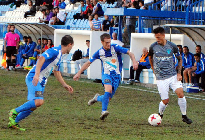 Lance del apasionante encuentro que enfrentó a Motril y Malagueño (JOSÉ A. SALVADOR) 