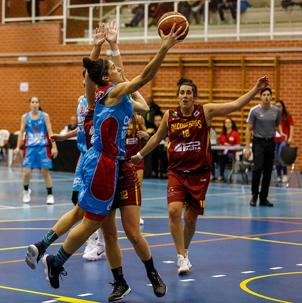 Una acción del partido ante el equipo de Alcobendas (AGENCIA GARNATA)