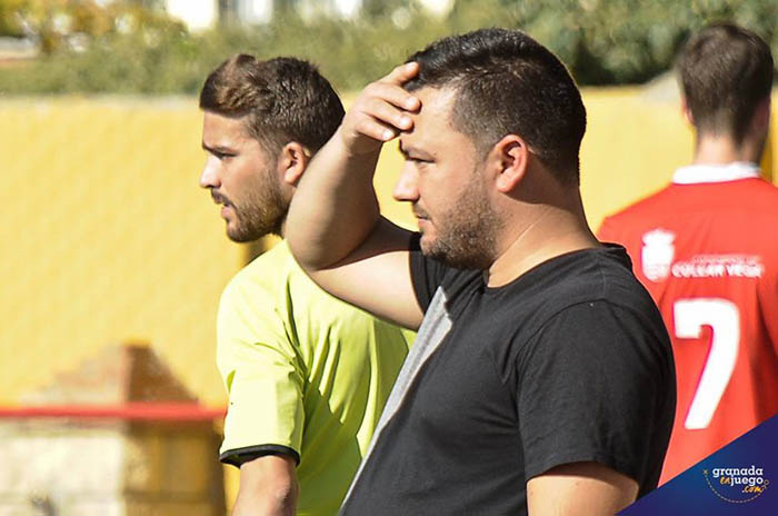 Romario, en el banquillo en el último encuentro en casa (J. M. BALDOMERO)