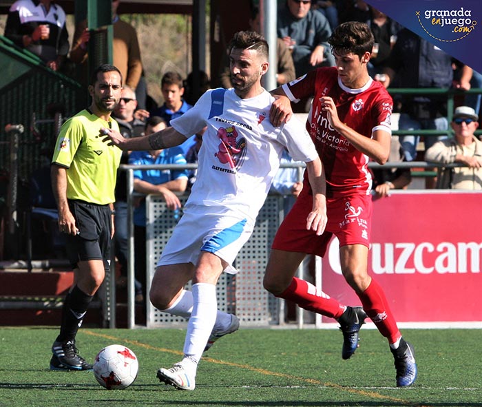 El Guadix CF sigue instalado en puestos de descenso (J. HURTADO)