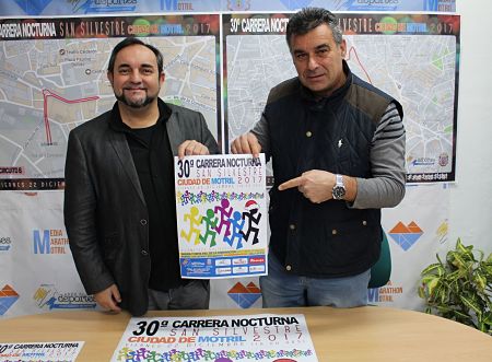 Miguel Ángel Muñoz y Emilio García en la presentación de las últimas novedades de la XXX San Silvestre