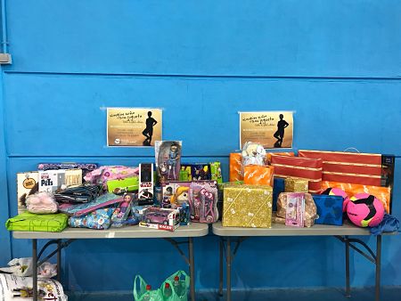 Juguetes recaudados en el partido solidario