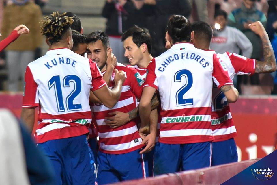 Los rojiblancos celebran un gol en el último encuentro. (BALDOMERO)
