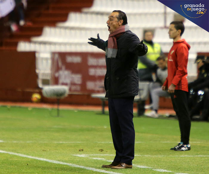 José Luis Oltra en un momento del encuentro en Albacete (LOF)
