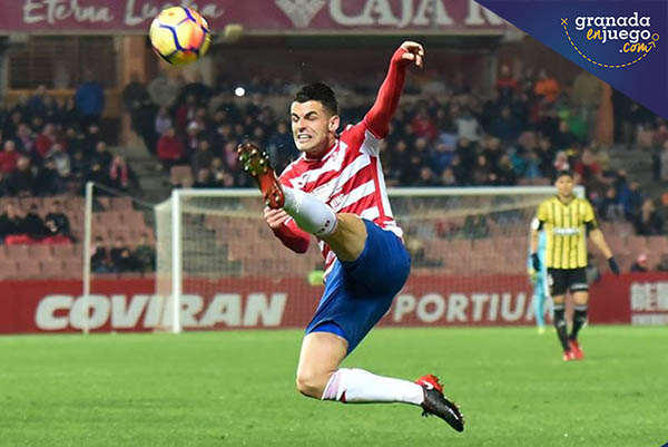 Álex Martínez marcó el gol de la victoria ante el equipo maño (JOSÉ M. BALDOMERO)