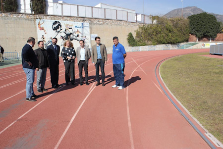El Consejero de Turismo y Deporte, Francisco Javier Fernández ha visitado la pista de Atletismo de Motril