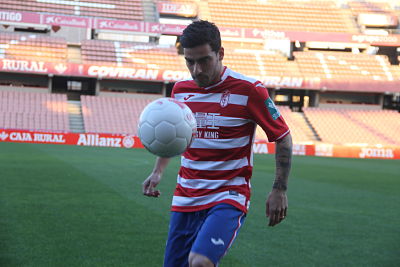 Agra en su estreno en Los Cármenes 