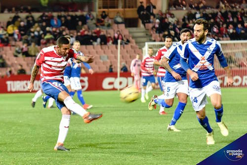 Sergio Peña anotó un golazo desde fuera del área (JOSÉ M. BALDOMERO)