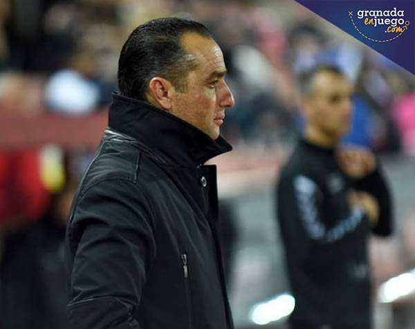 José Luís Oltra durante el encuentro ante el CD Tenerife (JOSÉ M. BALDOMERO)