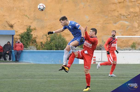 El Atlético Monachil derrotó al Estepona (JOSÉ M. BALDOMERO)