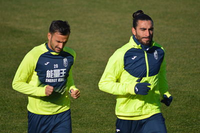 Saunier y Chico Flores se perfilan como pareja de centrales ante el Córdoba