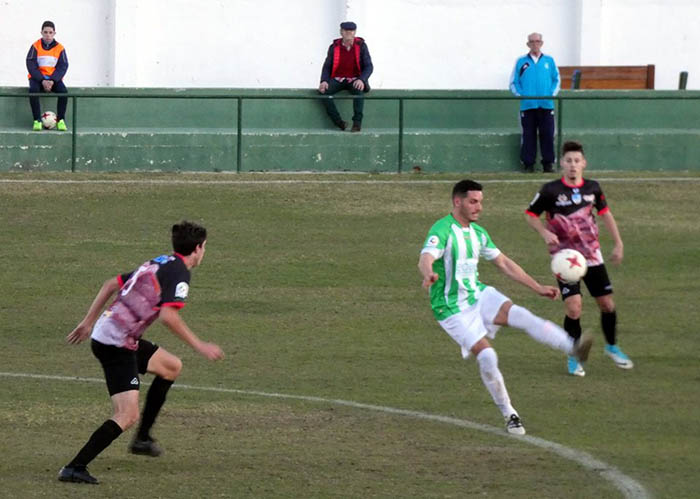 Los lojeños solo pudieron sumar un punto en su visita a Torremolinos (CASTILLO)