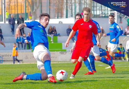 Maracena y Motril disputaron un intenso derbi (VICENTE CARVAJAL)