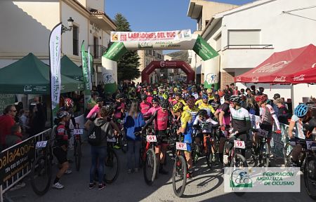 El Circuito BTT Media Maratón se inició en Quentar