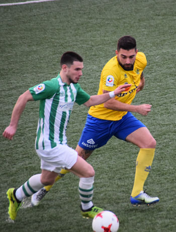 Agroisa Huetor Tajar y Atarfe han disputado un entretenido derbi (PACO CASTILLO)