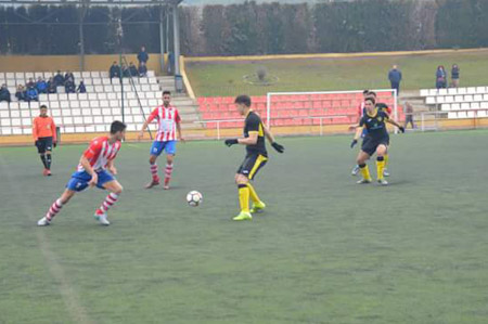 El Cubillas tuvo que remontar en La Zubia ( LÁZARO)