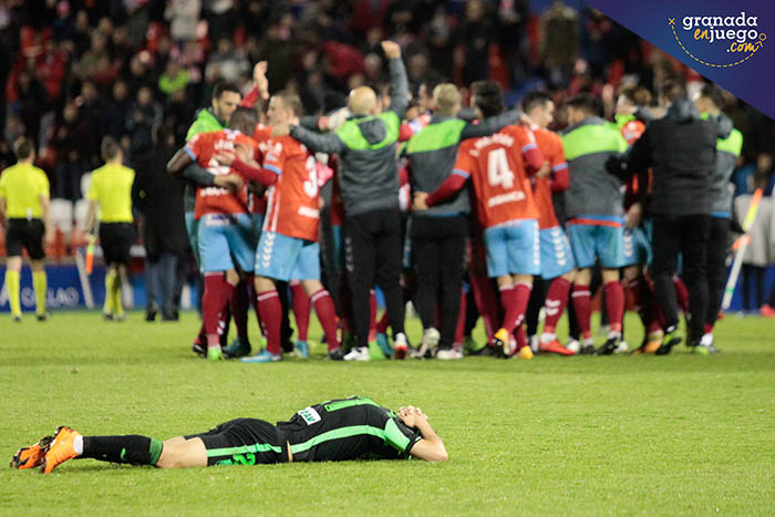 Hjulsager lamenta la derrota ante la alegría de los jugadores locales (LOF)