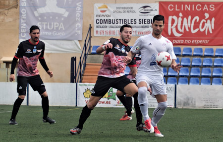Emilio Guerra le ha dado la victoria al Velez (J. HURTADO)
