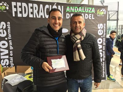 Javier Limones recibe la distinción (FAP)