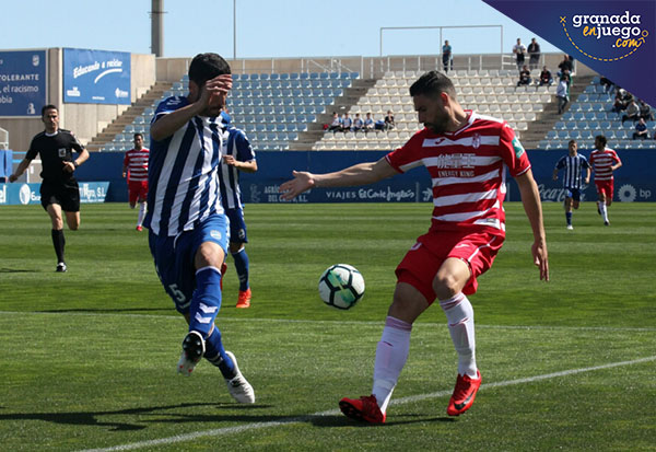 Antonio Puertas en una jugada ante el Lorca CF (LOF)