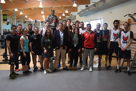 Los jugadores de la Fundación CB Granada han visitado el Centro Deportivo ION Fit ( FCBG)