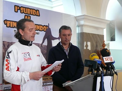 Presentación de la I Subida al Fin del Mundo en el Ayuntamiento de Guadix