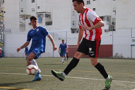 El Atlético Monachil cada vez está mas cerca de la zona de permanencia (M. LÓPEZ)