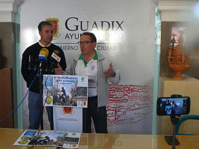 Presentación de la Maratón BTT Accitana en el Ayuntamiento de Guadix