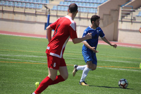 El Atlético Monachil se jugará la permanencia en la última jornada (MANU LÓPEZ)