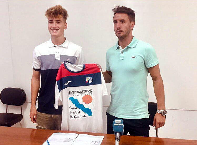 Viti, a la derecha, en su presentación con el CD San Roque (GRJ)
