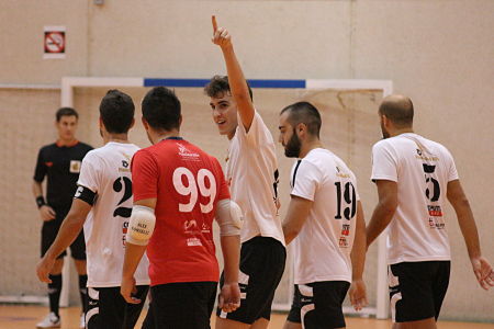 Sima Peligros celebra un gol (PFS) 