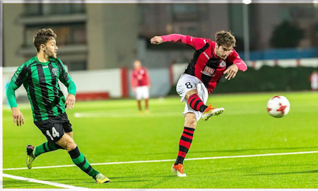 Alex Moreno en un partido con el Red Lincoln
