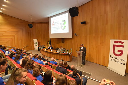 El Presidente de Diputación, José Entrena ha recibido en la institución provincial a als selecciones granadinas que han obtenido triunfos (L.PUERTAS/DIPGRA)