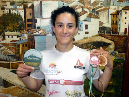 Beatriz Calvo con algunos de los premios obtenidos en la Copa de Andalucía (CASTILLO)