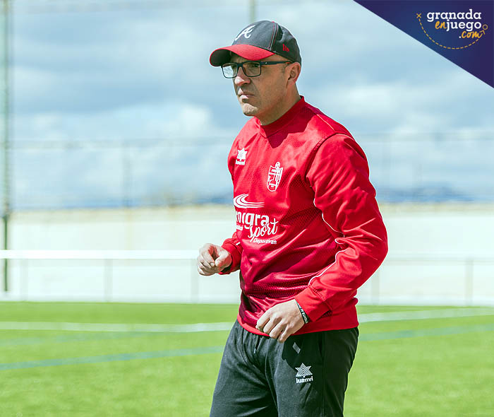 Rafa Fernández continuará en el banquillo tricolor (YOUSSEF BOUZIDI)