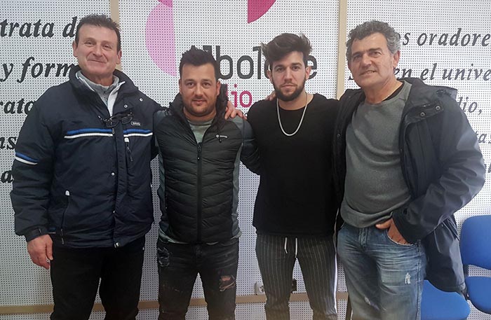Jorge García, a la izquierda, junto a Romario en los estudios de Radio Albolote