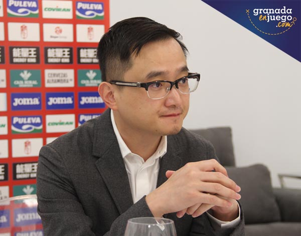 John Jiang, presidente del Granada CF, en la reunión con los medios (GRJ)
