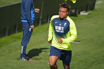 Kunde, en uno de los entrenamientos con el Granada 