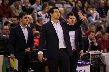 El Cuerpo técnico de la Fundación CB Granada ha renovado su compromiso con el club