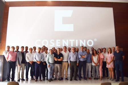 El Club de empresas de la Fundación CB Granada durante su visita al Grupo Cosentino (FCBG)