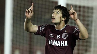 Aguirre celebra un tanto con Lanús 