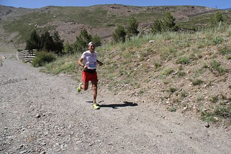 Miguel Heras, en la pista de El Río, a un kilómetros de la meta (CETURSA)