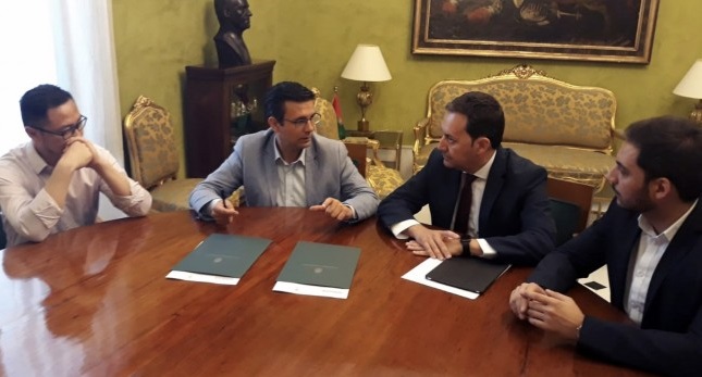 Representantes del Granada se han reunido hoy con Paco Cuenca (Foto: Granada CF)