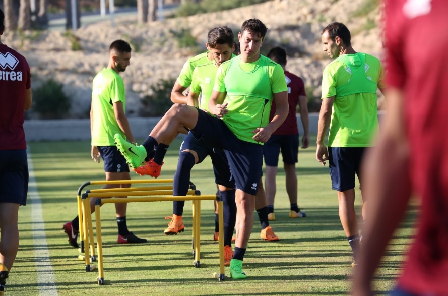 Nico Aguirre, en uno de los entrenamientos de la concentración de Campoamor (Foto: Granada CF)